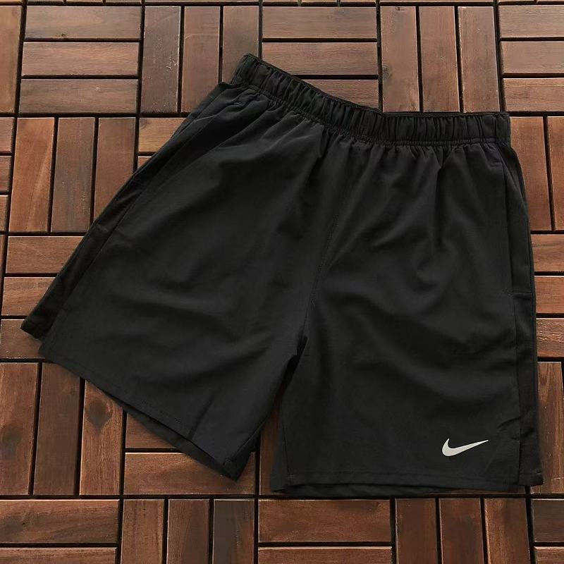 N🔥K🔥SHORTS 88050506 (im 185CM 70KG iwear size L in the photo)
