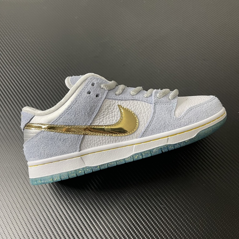 Nike Dunk SB Low SB Pro OS Holiday Special” DC9936-100