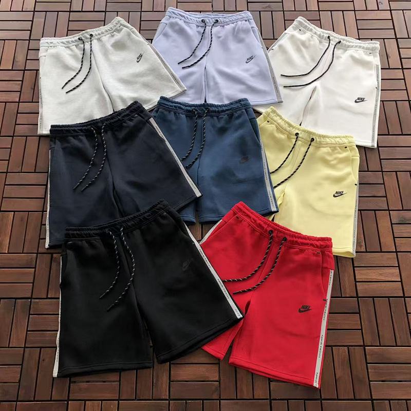 N🔥K🔥 SHORTS 88040711 (im 176CM 58KG iwear size M in the photo)