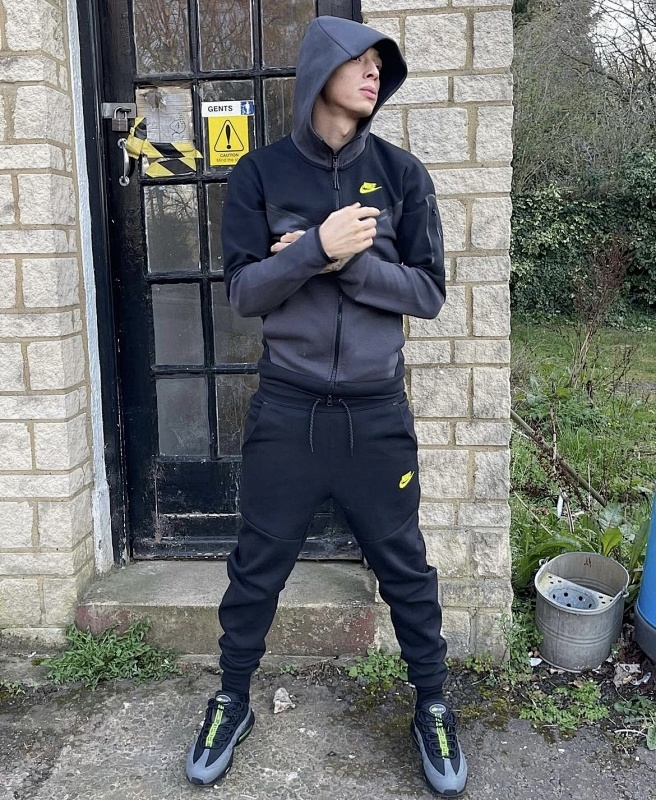 TF 2020 DV0537-255zip-up coat DV0538-245pants (im 180CM 68KG iwear size S in the photo)