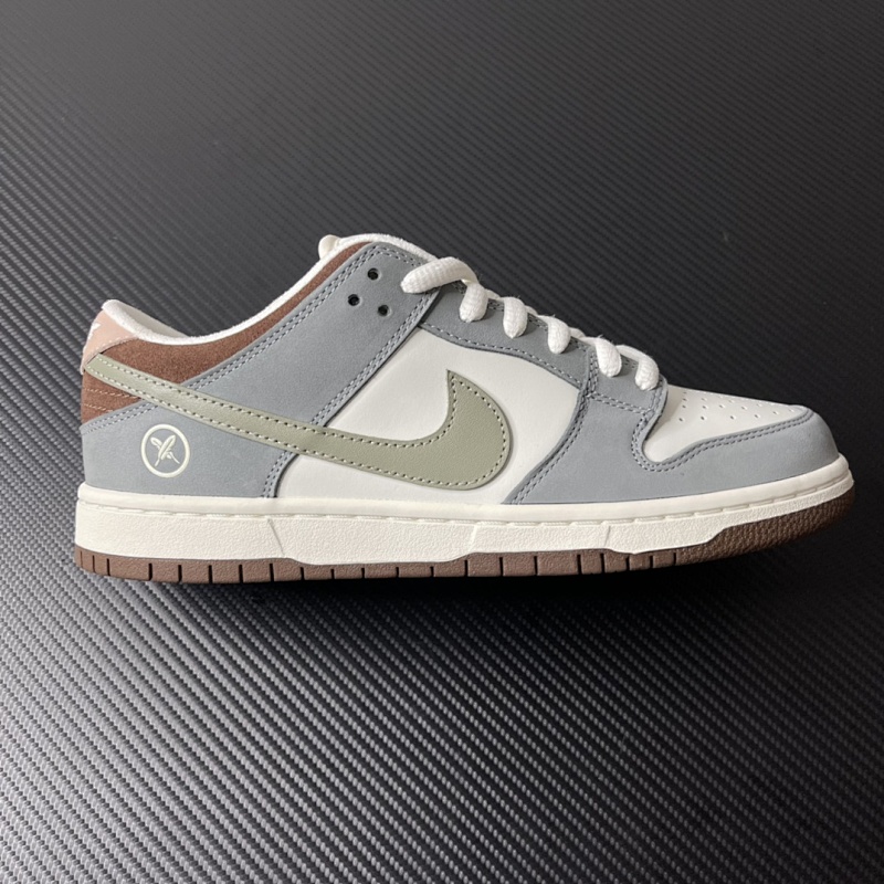 Southeast Asian version of DUNK gray and white co-branding