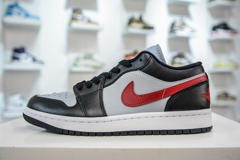 AJ1 low cut deep black and red!