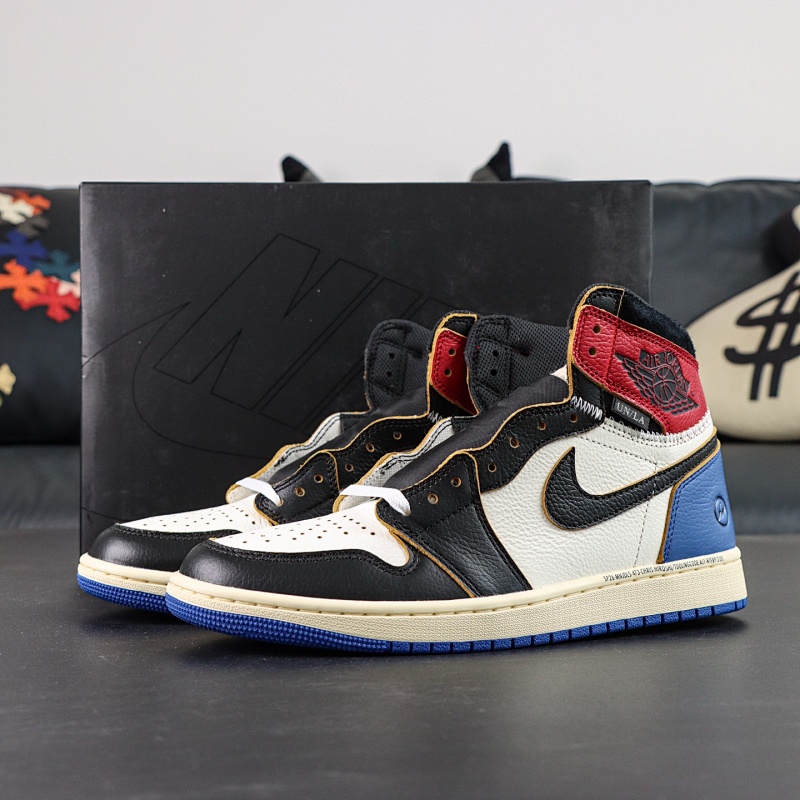 AJ1 UN