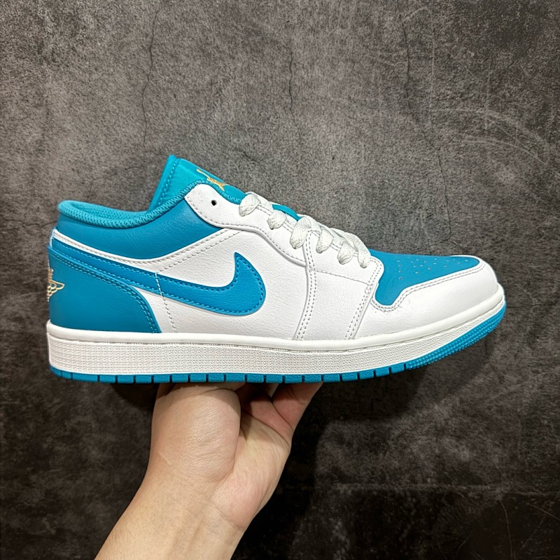 AJ1 low cut blue and white!