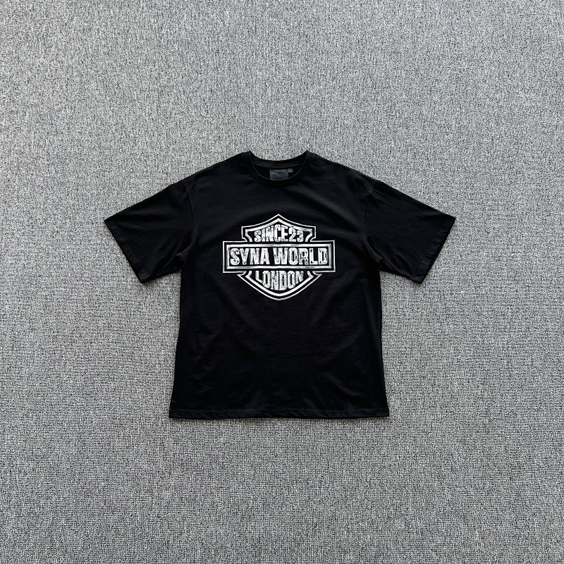 SYNAWORLD CHRME-BDGE-TEE-BLACK SY-128