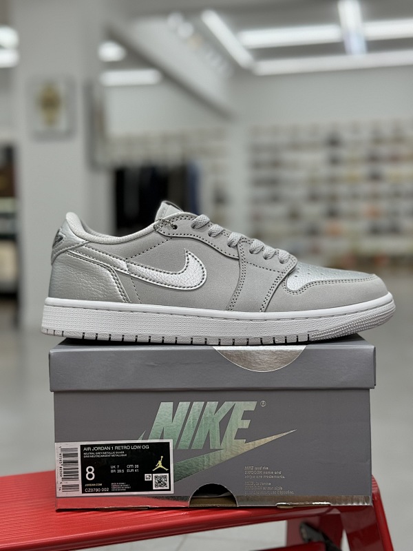 AJ1 OG Silver Grey!