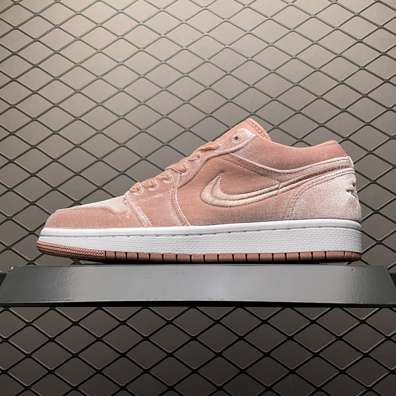 Air Jordan 1 low pink velvet