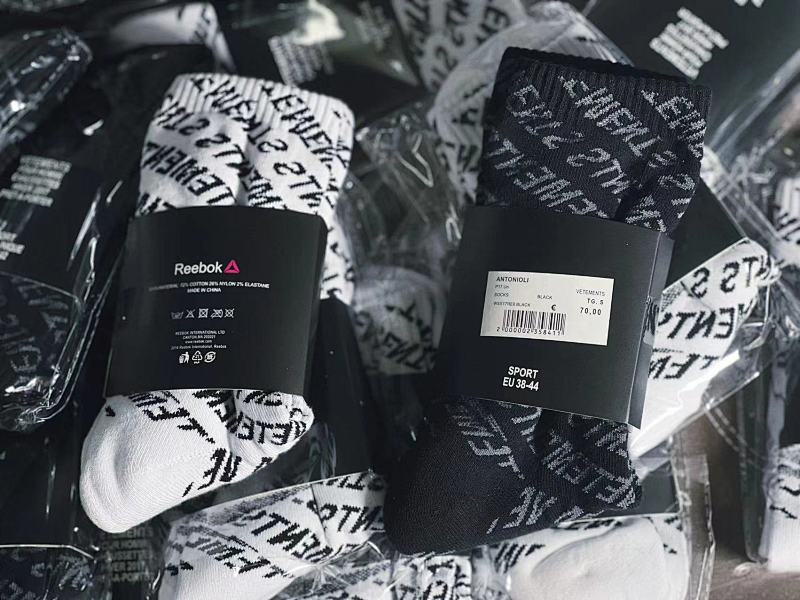 :1 Vetements all logo socks logo