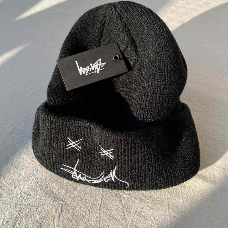 stu X X SMILE BEANIE