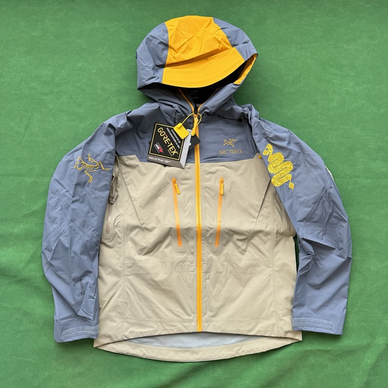 C400 Alpha SV Year or the Snake GTX Jacket LNY2025