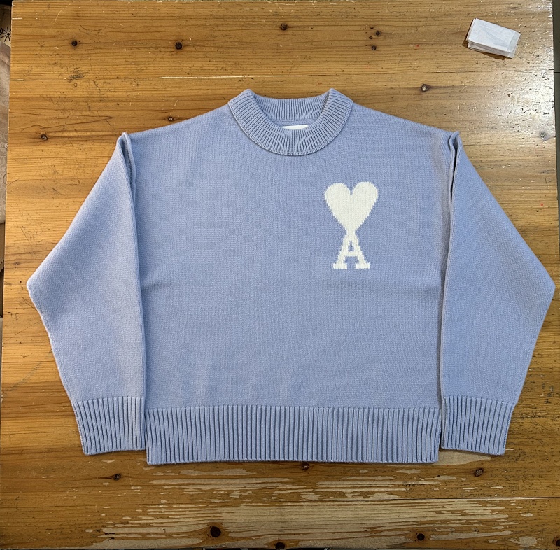 AMI Light blue Sweater, https://item.taobao.com/item.htm?ft=t&id=974454235102