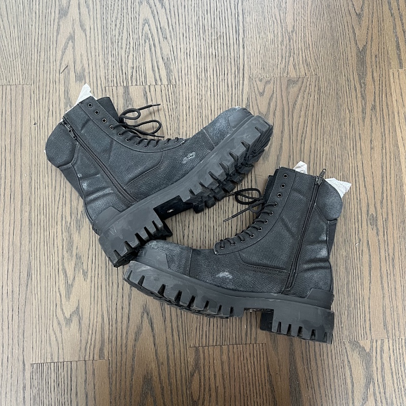 strike boots Black